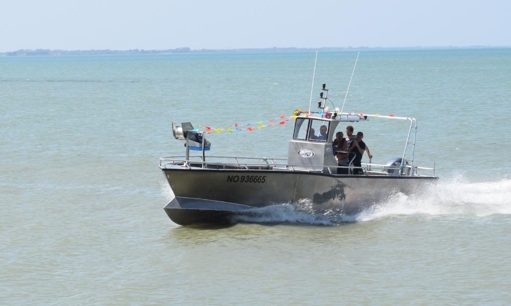 FISHING BOAT WITH CABIN